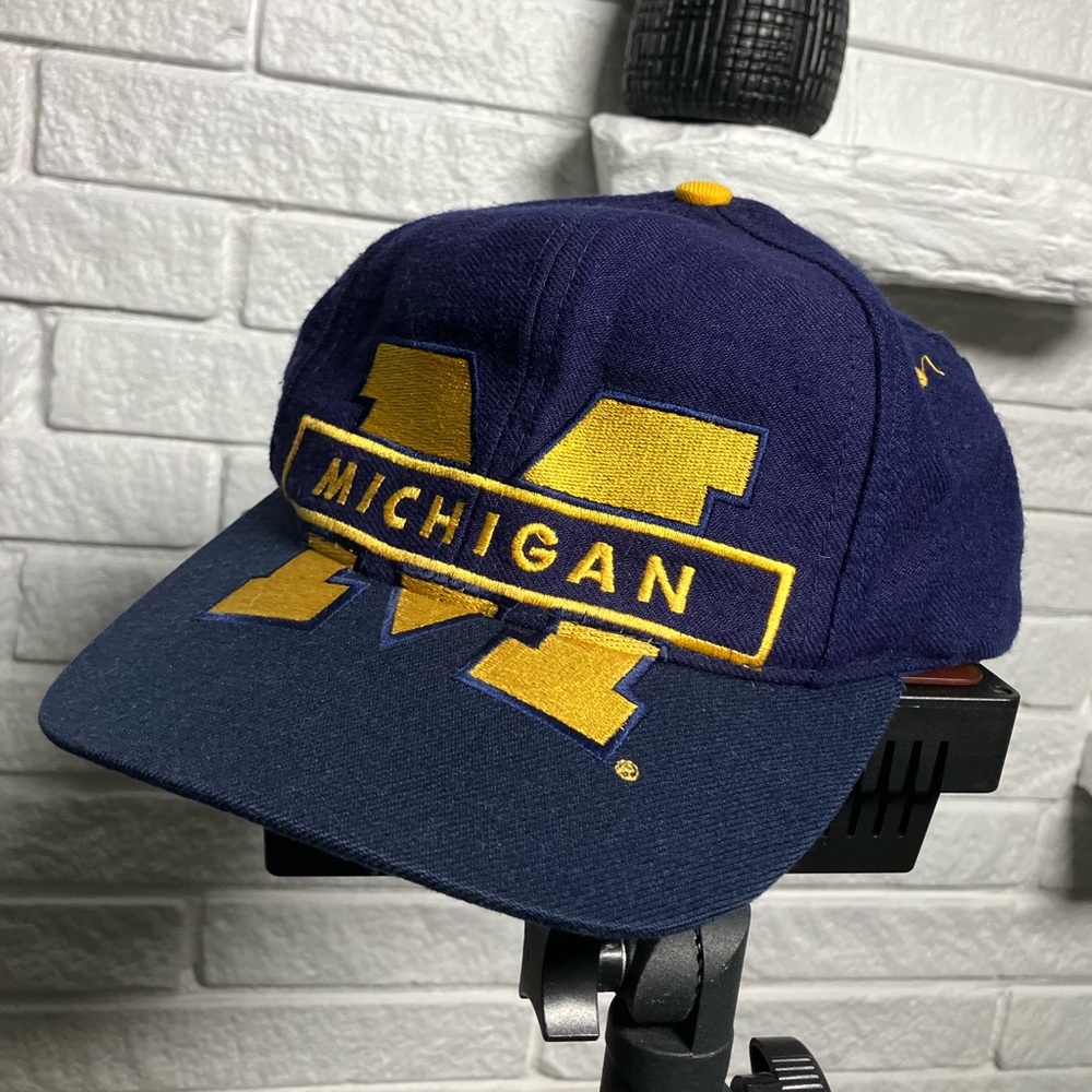 90’s Michigan Wolverines university vintage snapback 1990s Signatures Sportswear
